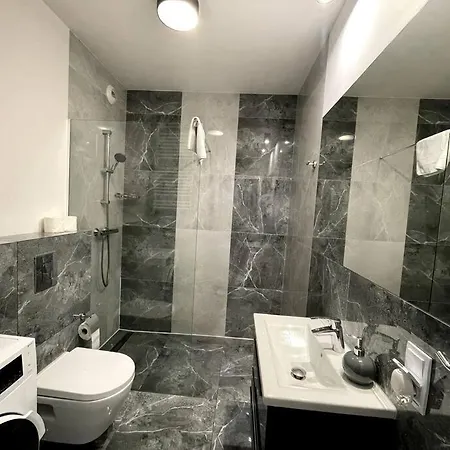 New - Near Sky Tower - 4 People - New Building - Lift Apartment Wroclaw